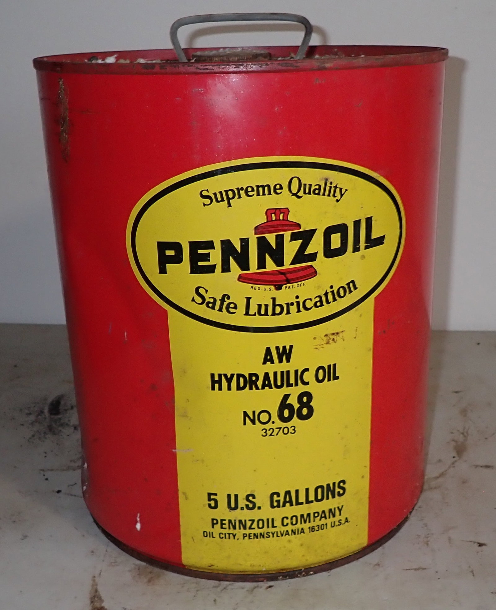 Pennzoil AW Hydraulic Oil Can No. 68: 5 Gallon can and is full. NO in house shipping !