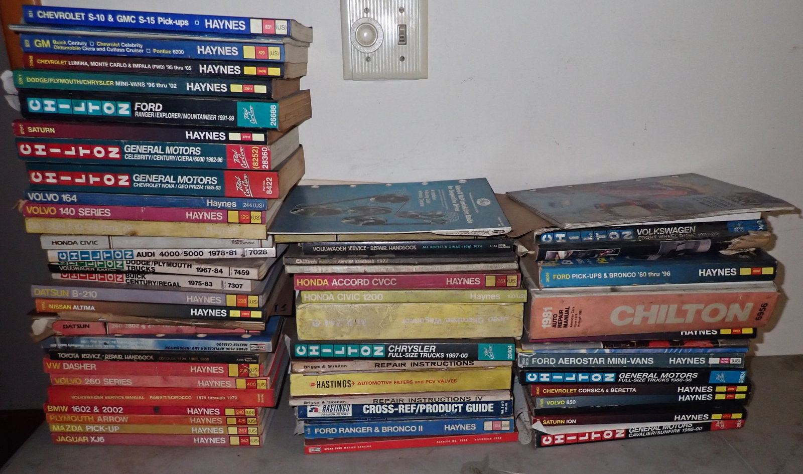 Chilton, Haynes, & Misc Car / Truck Manuals (1 of 7)