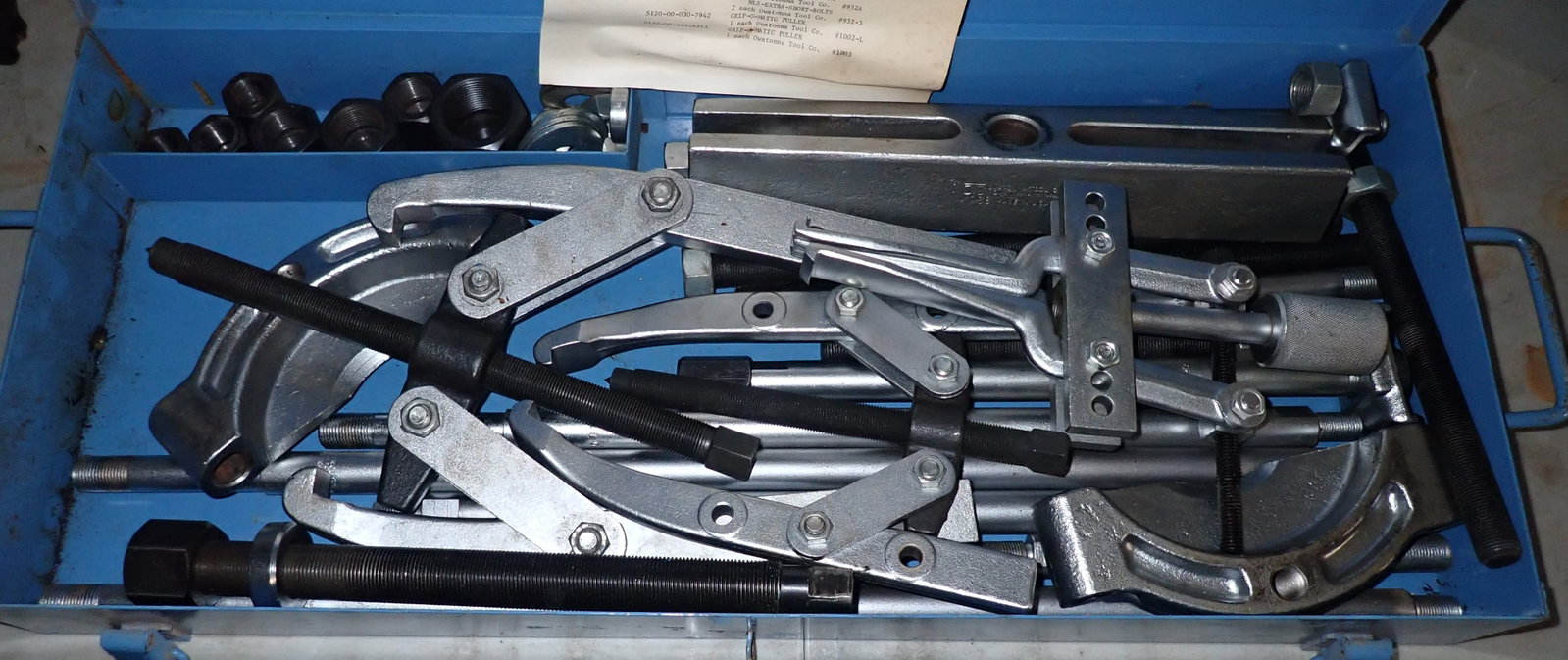 Owatonna Tool Puller Set: Part # 12520 . We do not guarantee it is complete. No in house shipping !