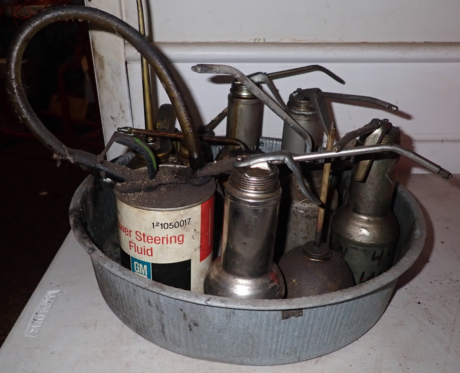 Oil Cans & Glavanized Pan (1 of 3)