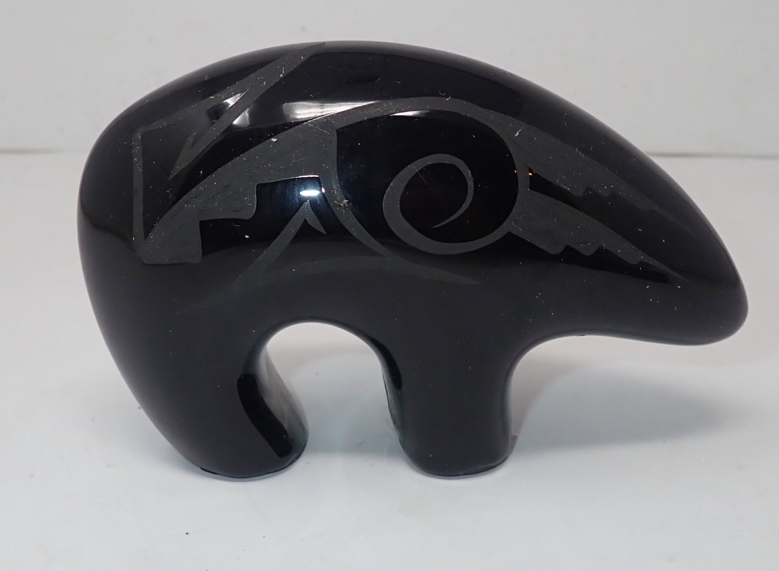 Navajo Pottery Bear Figurine: Approx 5" long and 3 3/8" tall. Shipping available