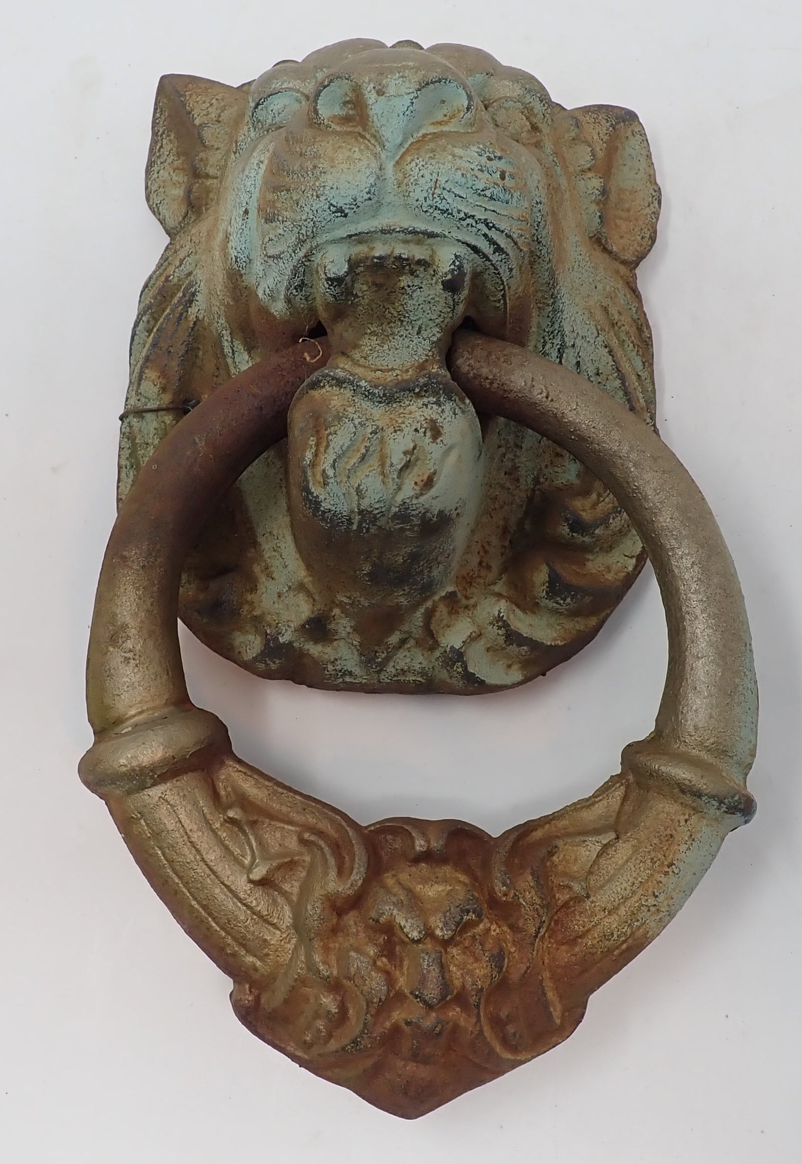 Cast Iron Lion Head Door Knocker: Apprx 6" x 11 1/2". Shipping available