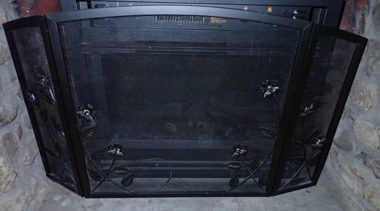 Fireplace Screen: Approx 29" tall and 46" long. No in house shipping !
