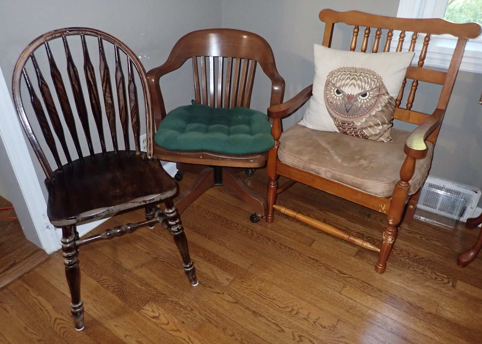 3 Chairs (1 of 4)