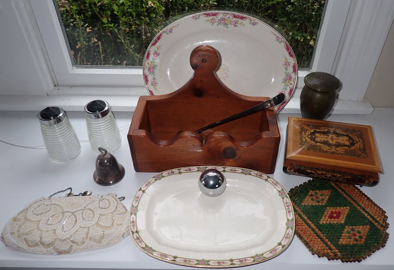 Wall Box, Wood Trivet, Purse, Shakers, & Misc: Wall box is approx 5" x 11" x 8 1/2" tall. No in house shipping !