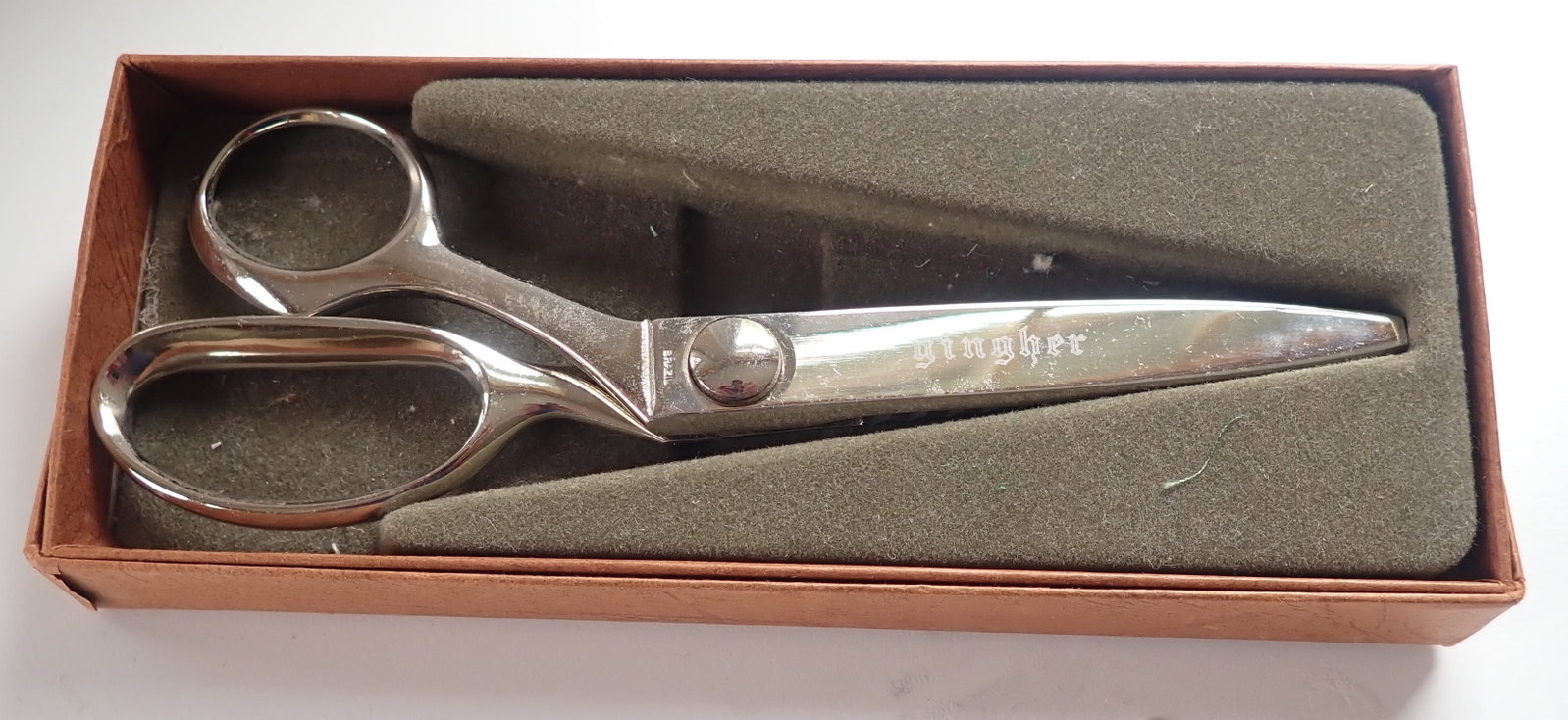 Gingher Pinking Shears: Apprx 7 1/2" long. Shipping available