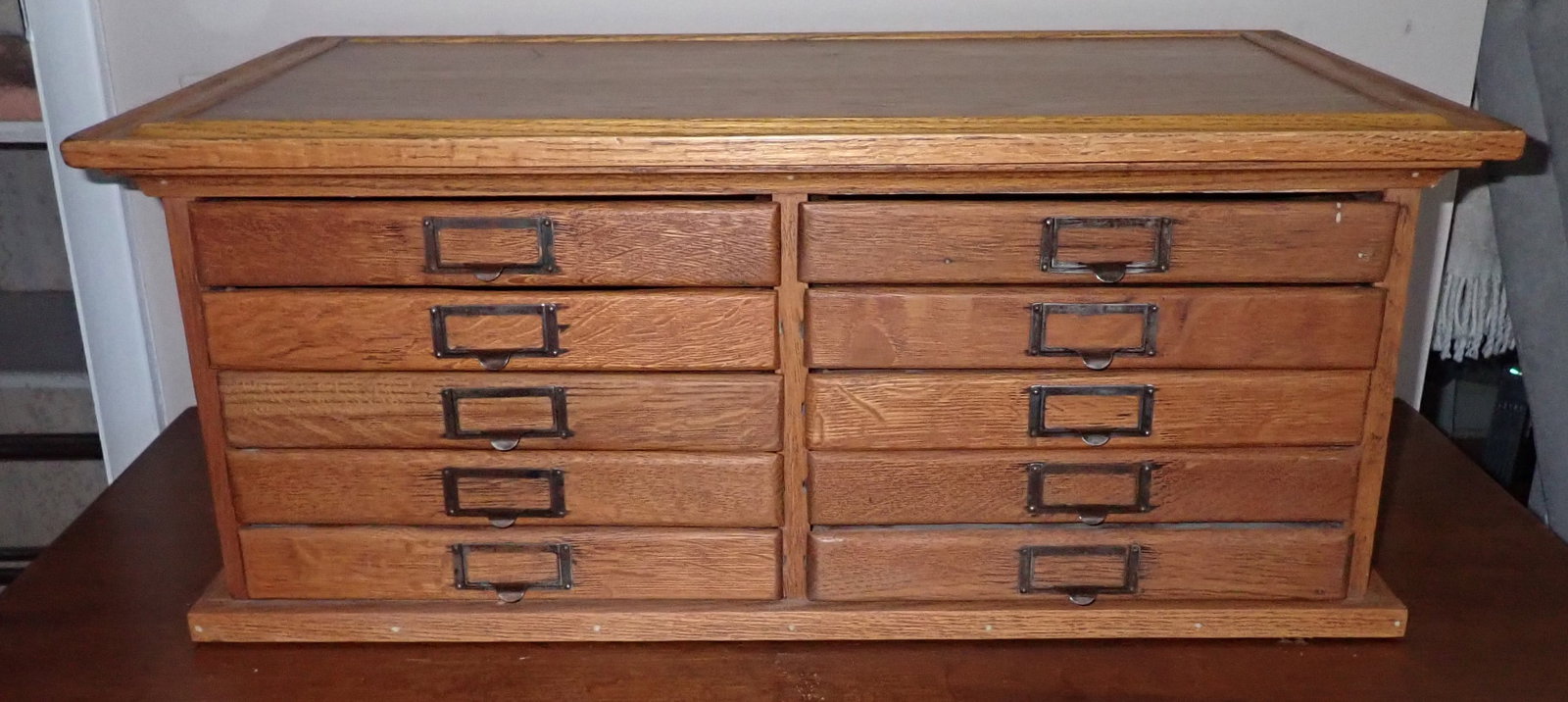 10 Drawer Oak Speciman / Printers Cabinet: Approx 16 1/2" x 29 1/2" x 12 1/4" tall. No in house shipping !