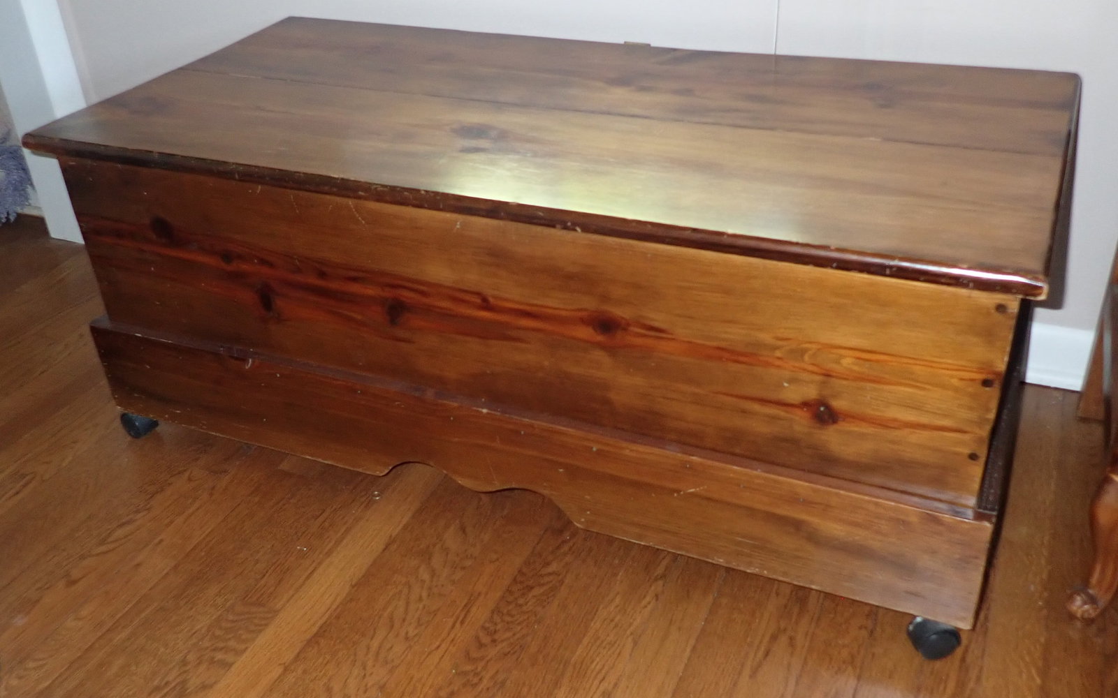 Blanket Chest & Blankets (1 of 2)