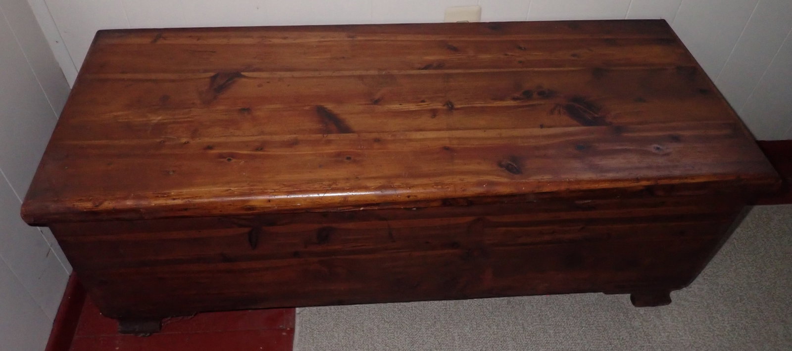 Lane Cedar Chest & Contents (1 of 3)