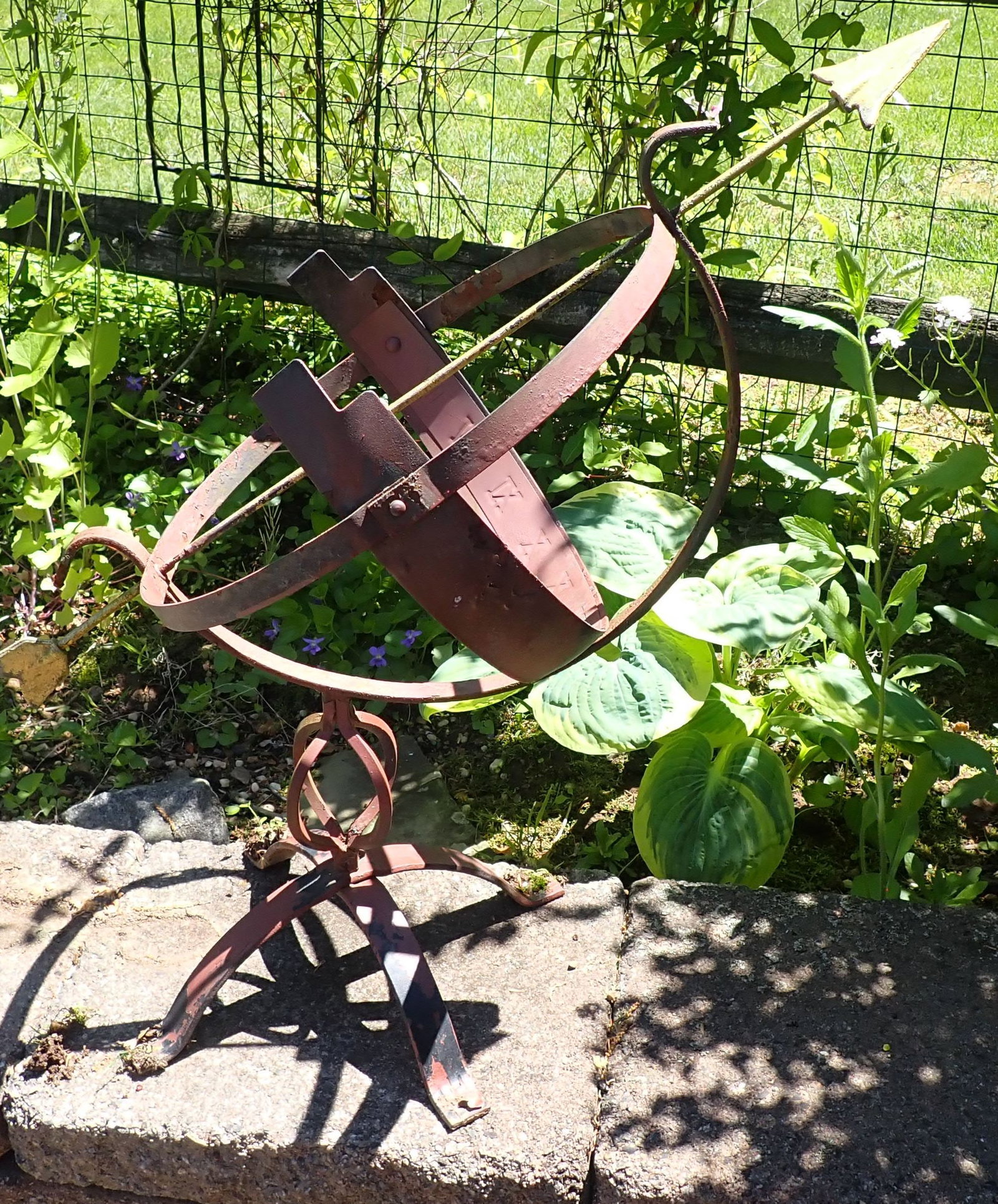 Light Iron Armillery Sphere: Apprx 26" tall. No in house shipping !