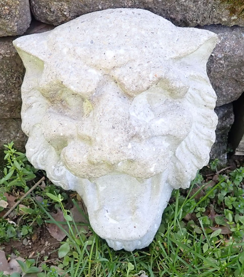 Concrete Lion Wall Plaque (1 of 1)