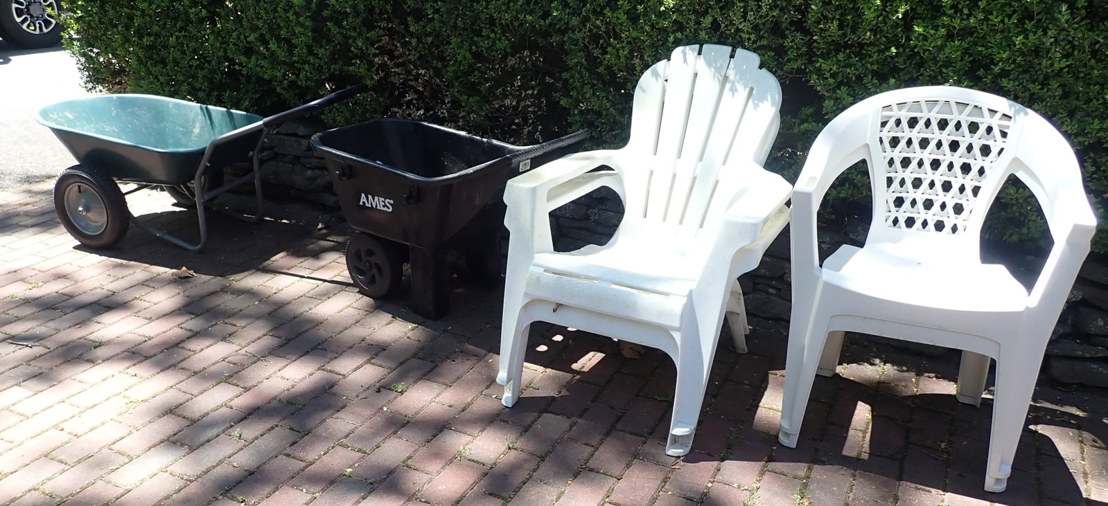 2 Wheel Barrows/Garden Carts & 4 Chairs: NO in house shipping !