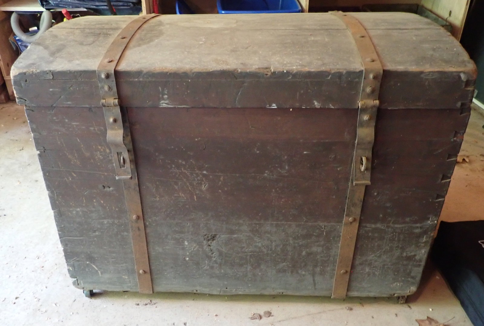 Wooden Chest (1 of 5)