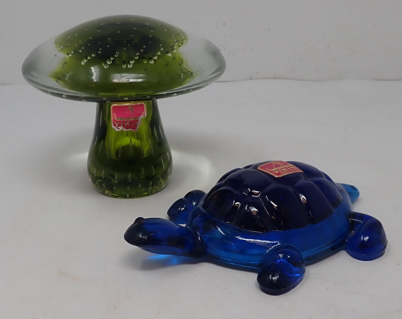 Viking Glass Turtle & Mushroom: Mushroom is apprx 4" in diameter and 3 1/2" tall. Shipping available