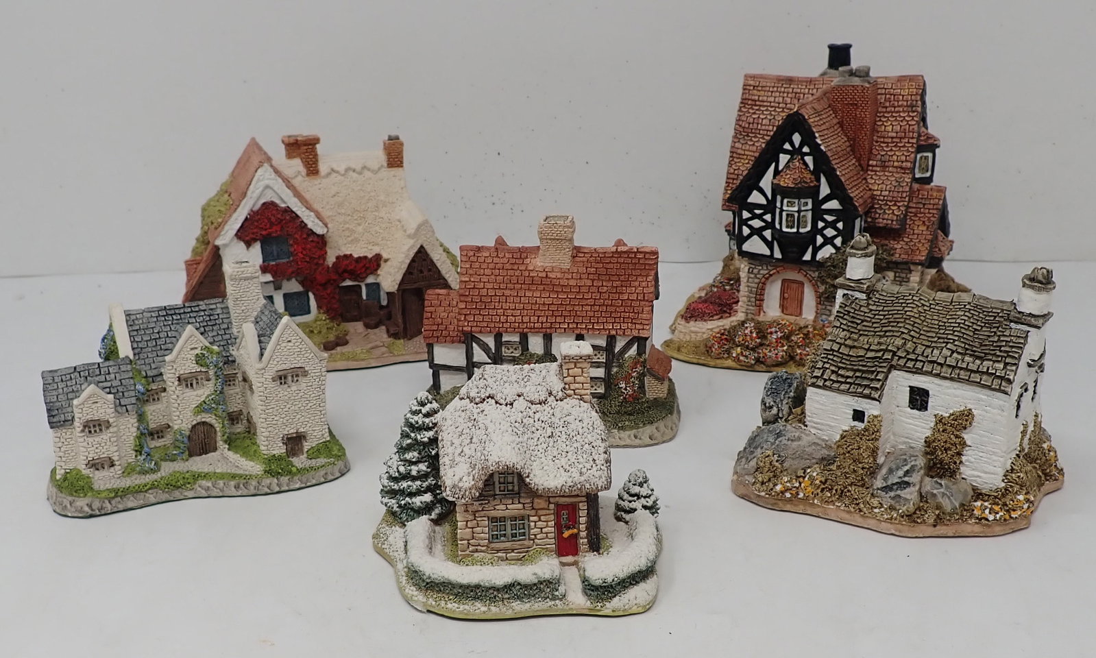 David Winter & Lilliput Lane Cottages: Tallest is approx 4 1/2" tall. Shipping available