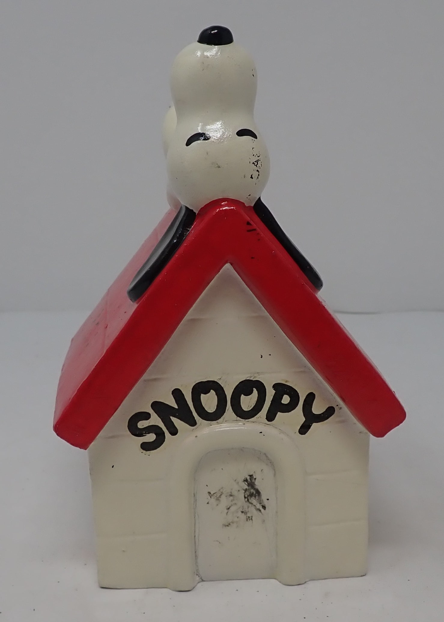 1970 United Feature Snoopy Bank: Approx 6 1/4" tall. Shipping available