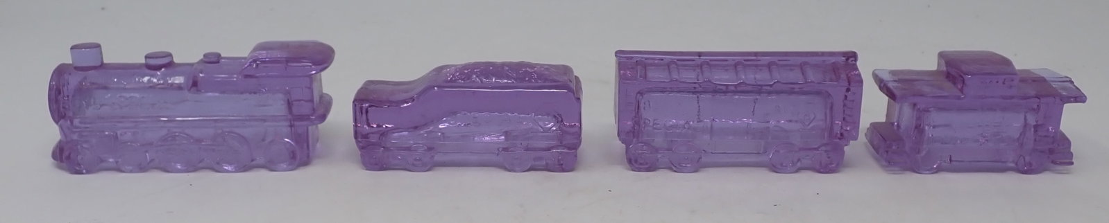 Boyd Special Glass Train Set: Locomotive is approx 3 5/8" long. Shipping available