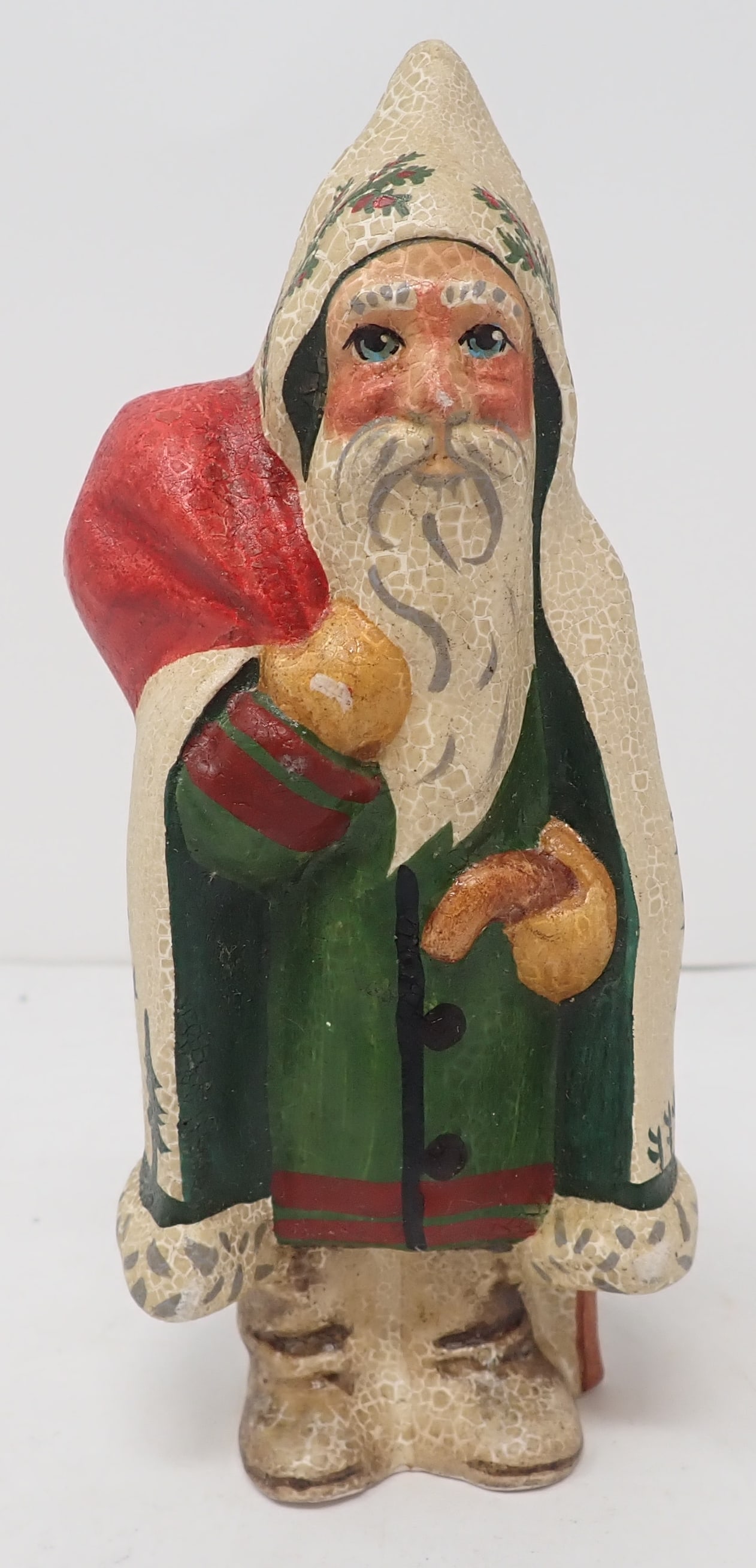 1991 Vaillancourt Folk Art Santa # 369: Apprx 5 3/4" tall. Shipping available