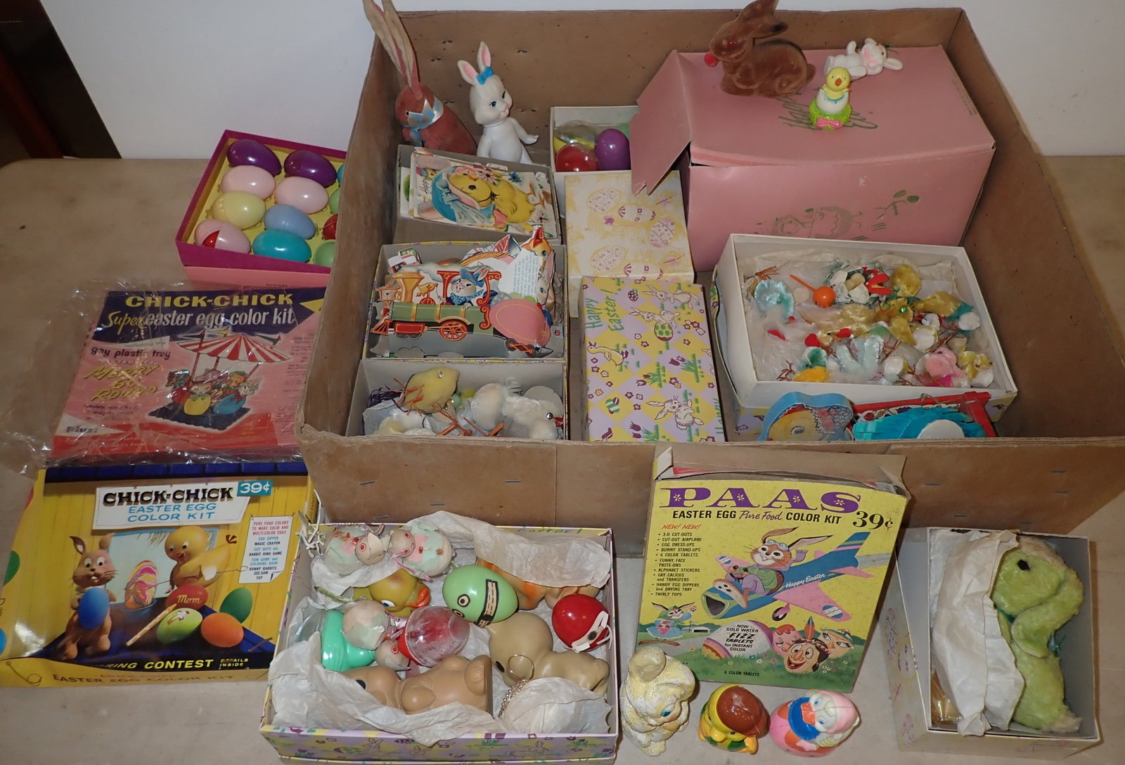 Easter Decorations: Must take all ! No in house shipping !