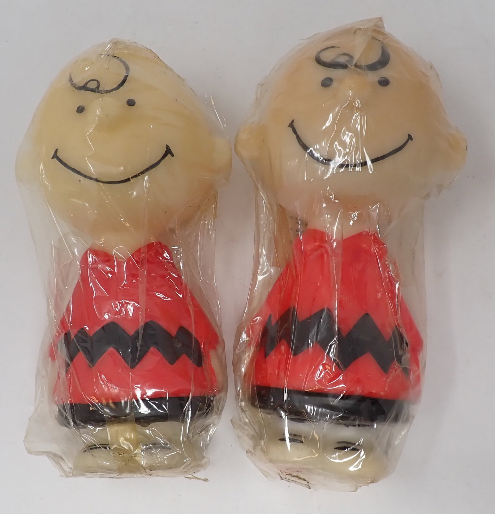2 Hallmark Peanuts Charlie Brown Candles: Apprx 7 1/2" tall. Shipping available
