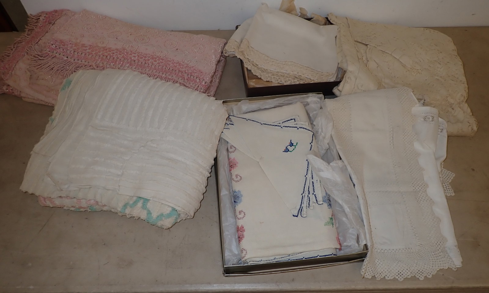 Bedspreads & Tableclothes (1 of 4)