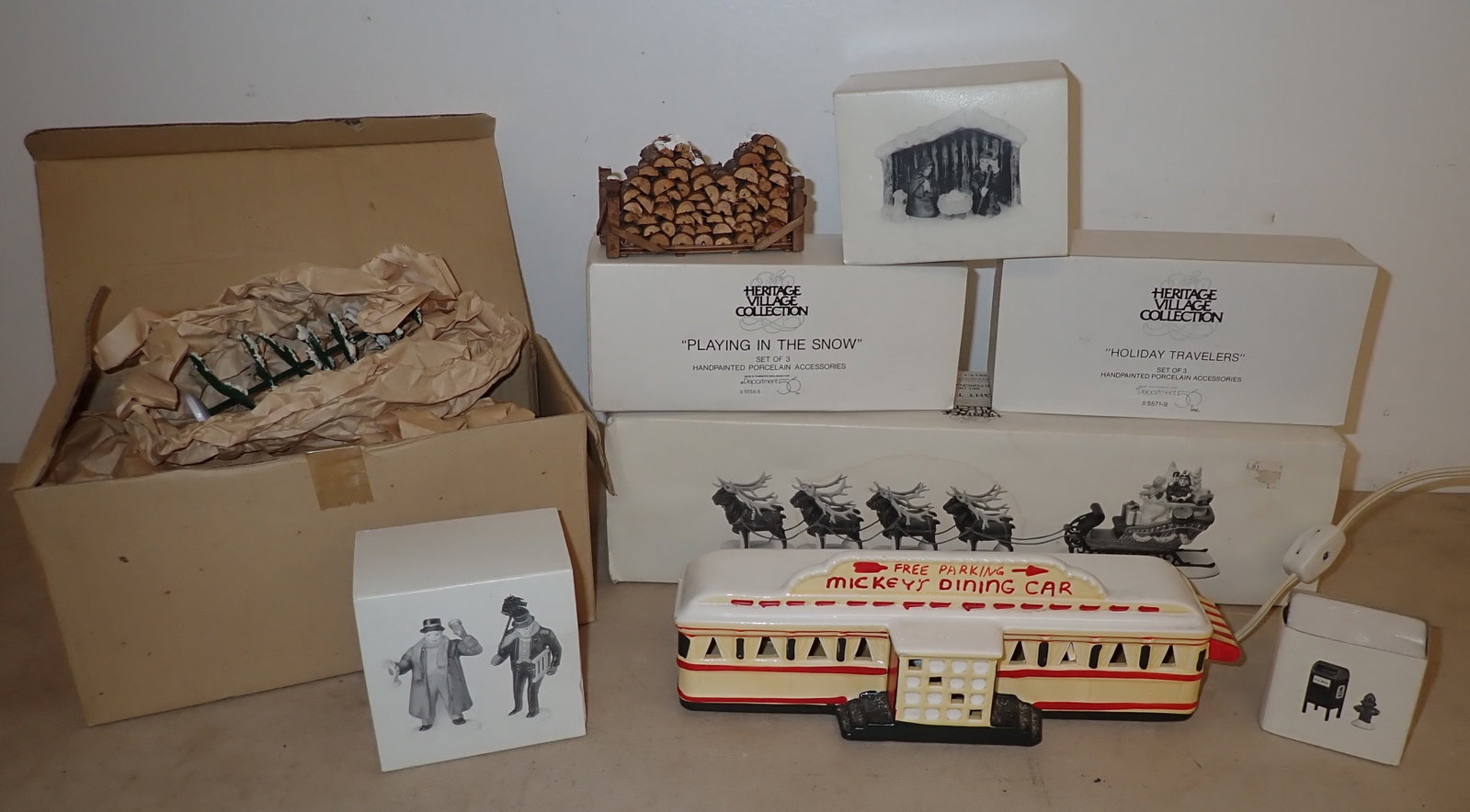 Department 56 Heritage Village: Shipping available