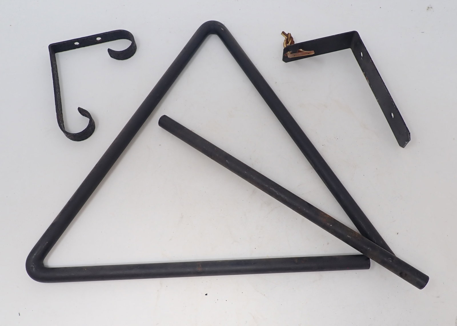 Western Style Triangle Dinner Bell & Striker , with Brackets (1 of 1)