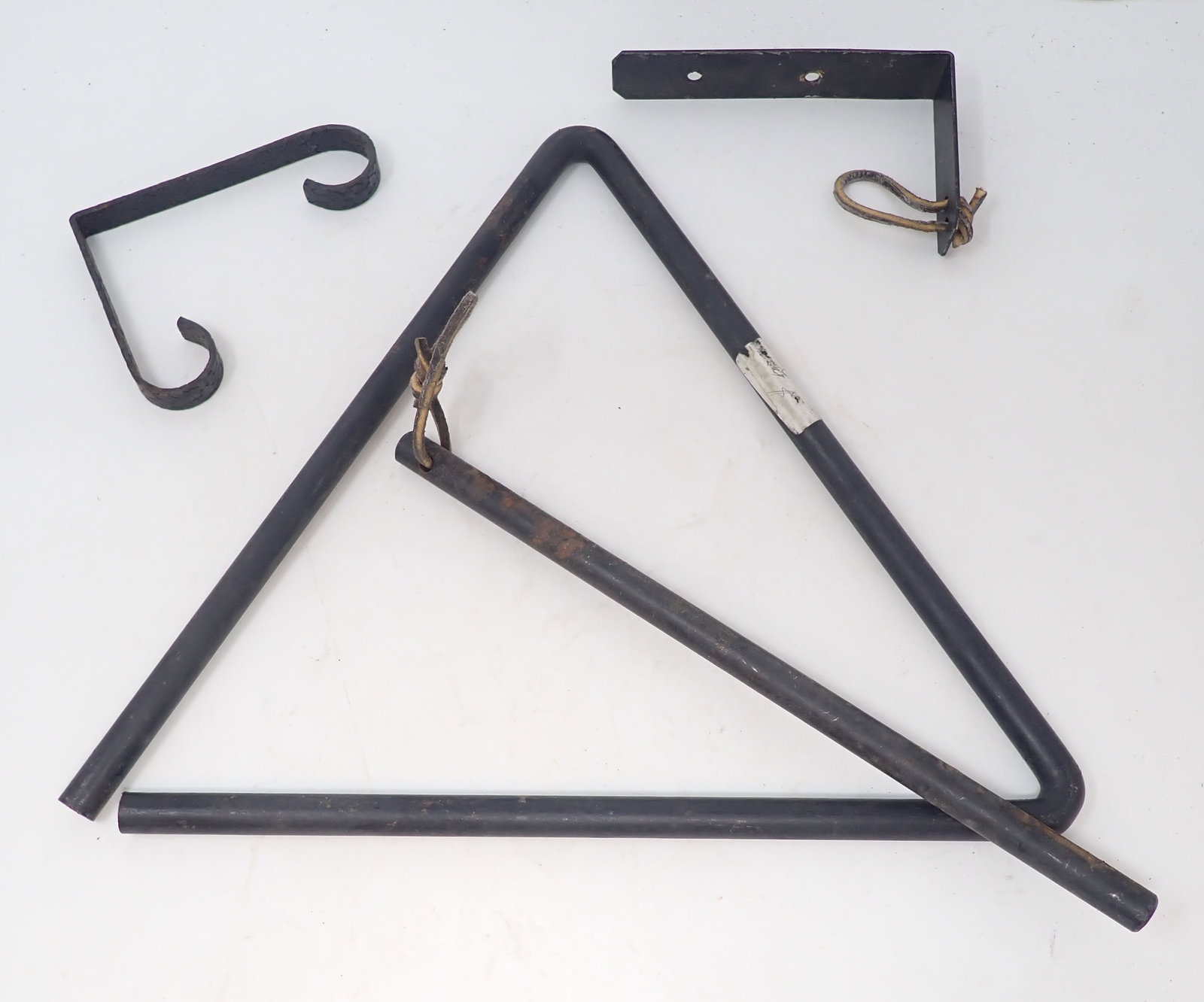 Western Style Triangle Dinner Bell & Striker , with Brackets (1 of 1)