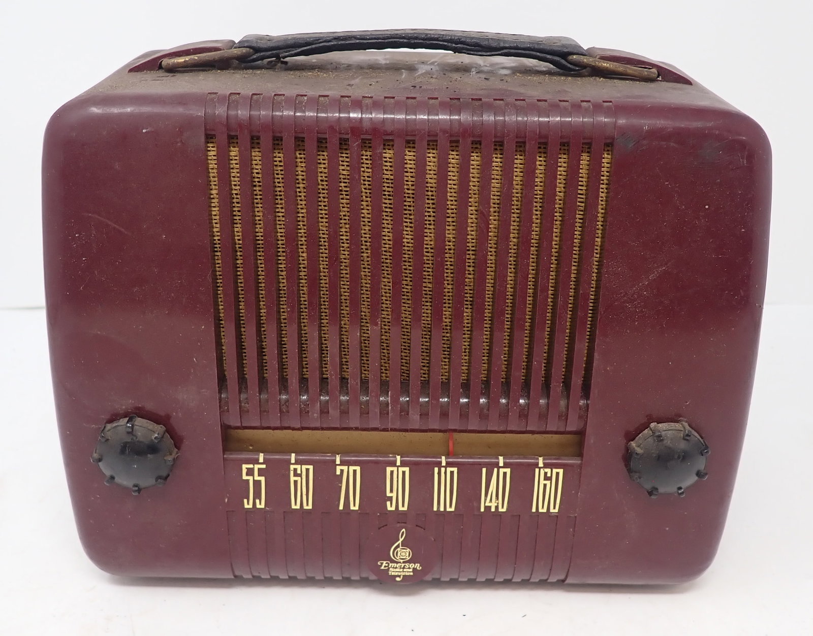 Bakelite Emerson Radio: Approx 4 1/2" x 8" x 7" tall. Shipping available