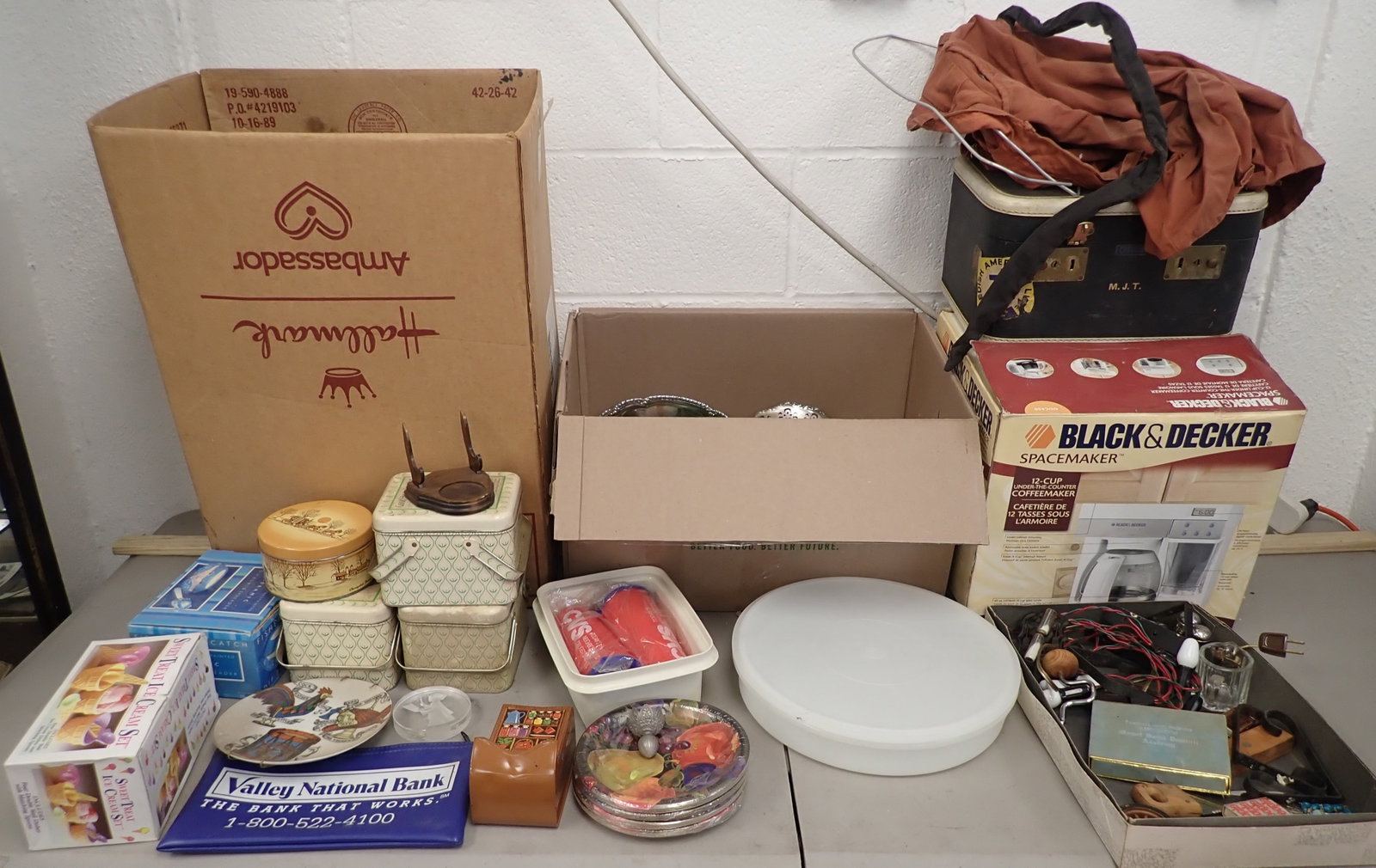 Table Contents: Must take all ! No in house shipping !