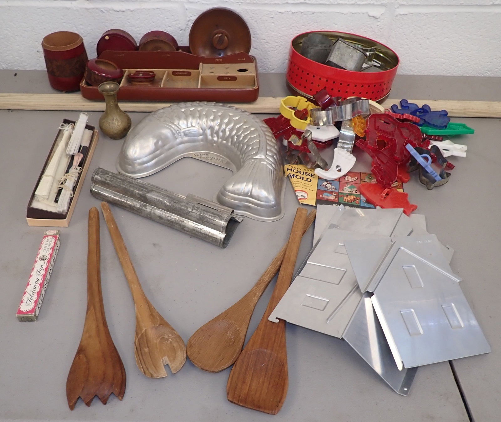 House Cake Mold, Fish Mold, Cookie Cutters, Hand Fans, & Misc (1 of 6)