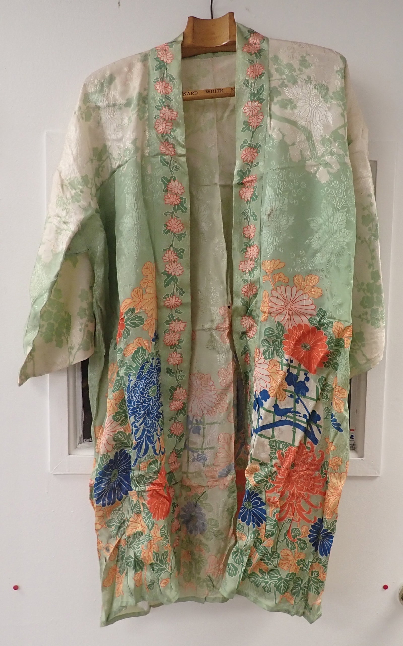 Japanese Robe: Approx 20" pit to pit and 40" long. Shipping available