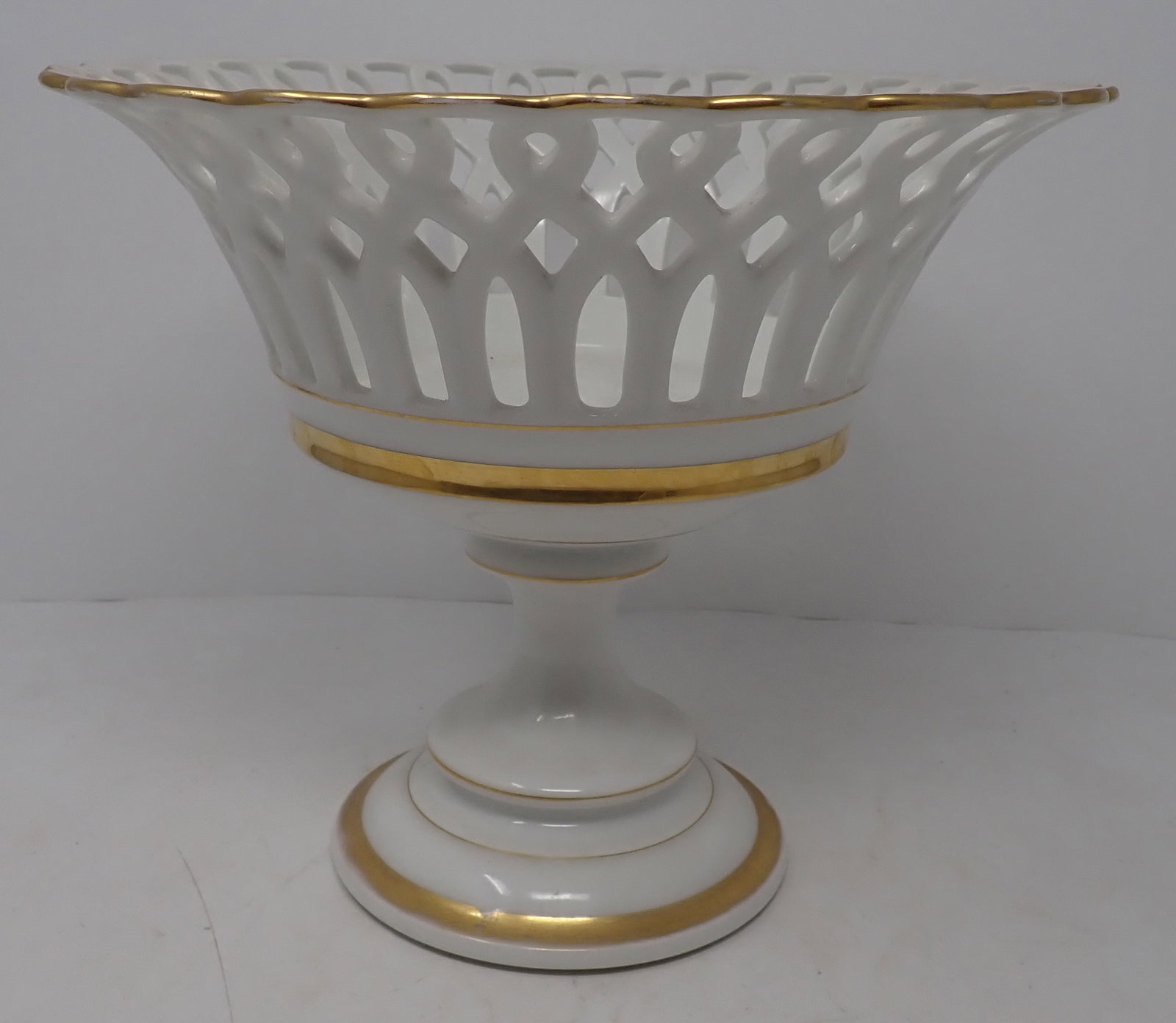 Reticulated Porcelain Pedestal Compote: Approx 9" in diameter and 7 7/8" tall. Shipping available