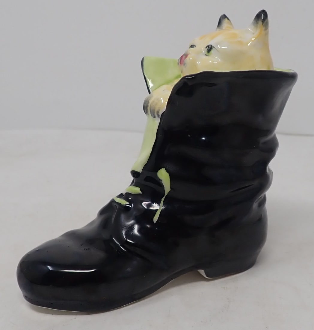 Bridgwood Staffordshire Puss n Boots: Approx 3 1/4" tall. Shipping available