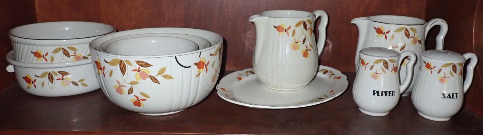 Hall Autumn Leaf Mixing Bowls , Pitchers, Salt / Pepper Shakers & Misc (1 of 3)