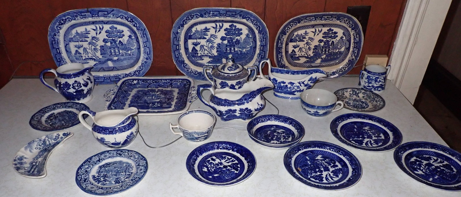Buffalo Pottery , Liberty Blue, Blue Willow, Wedgwood Gravy & Misc: No in house shipping !