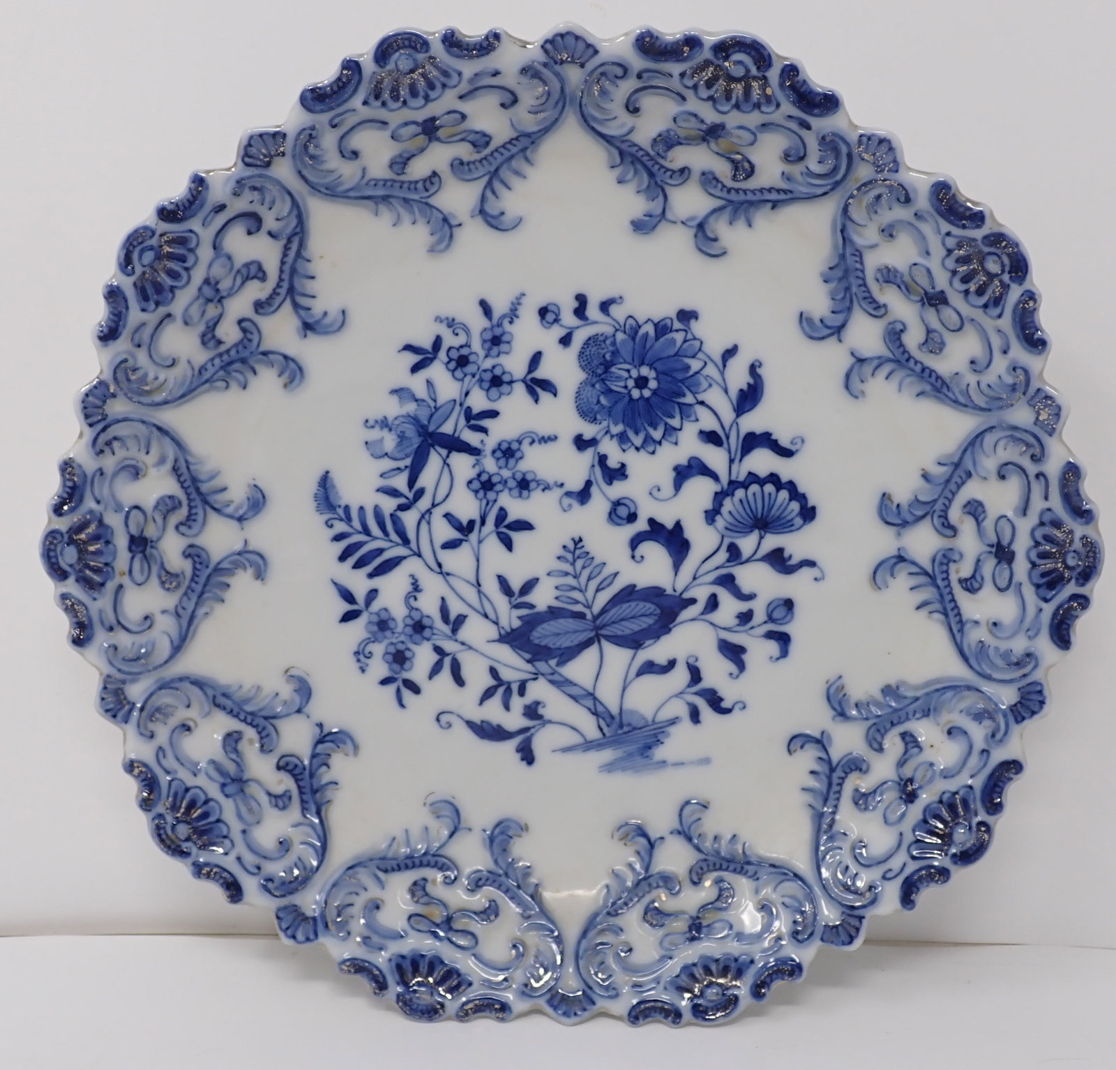 Chinese Porcelain Bowl: Approx 10 3/8" in diameter and 1 3/4" tall. Shipping available