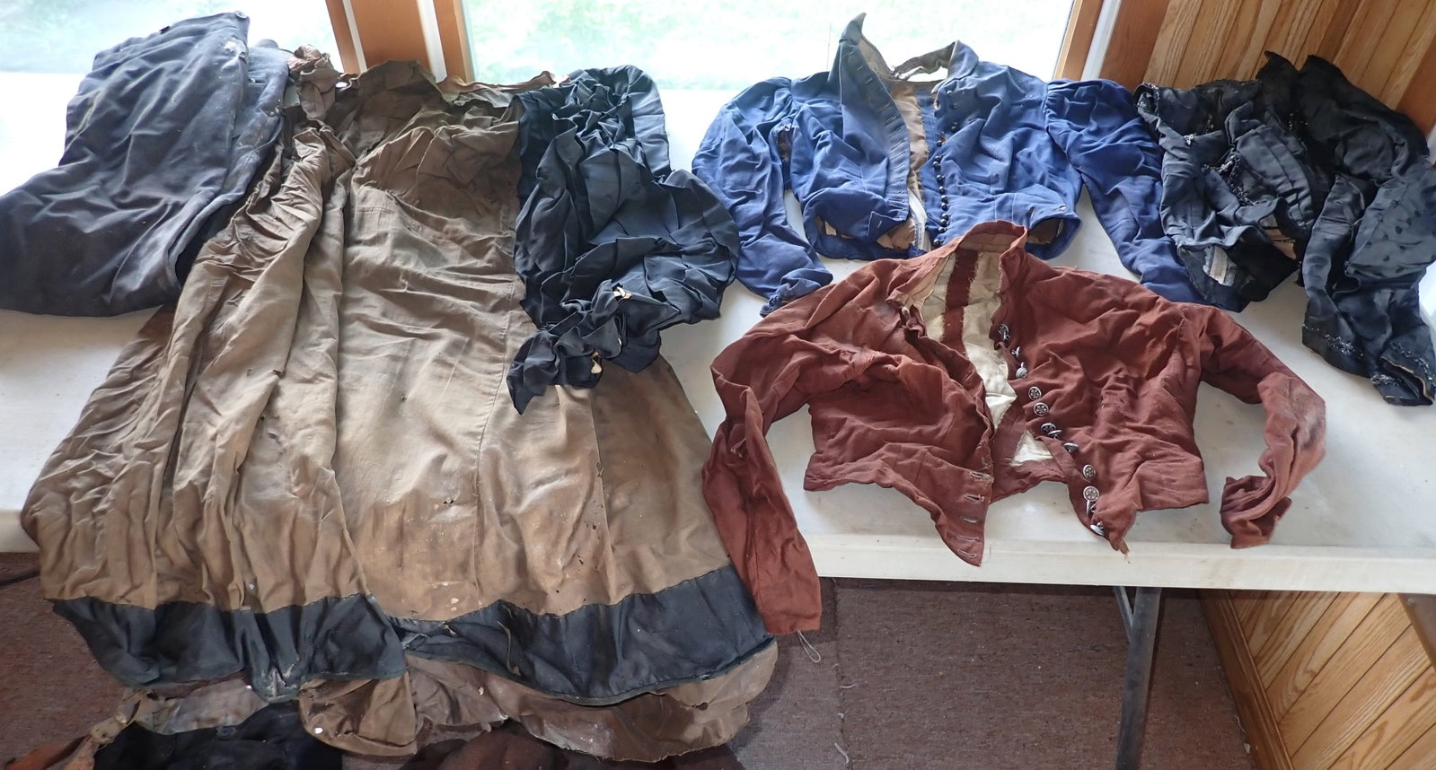 Victorian Clothing: Shipping available