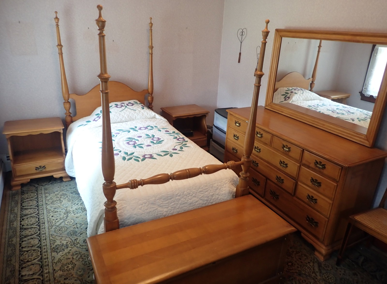 Taylor Jamestown Maple Bedroom Set & Room Contents (1 of 17)