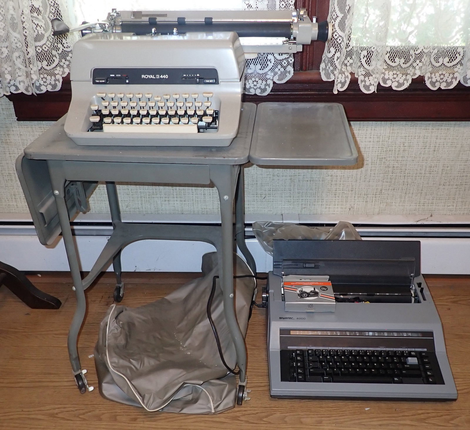 Royal 440 , Swintex 4000 Typewriters & Stand: No in house shipping ! Buyer to remove from second floor.