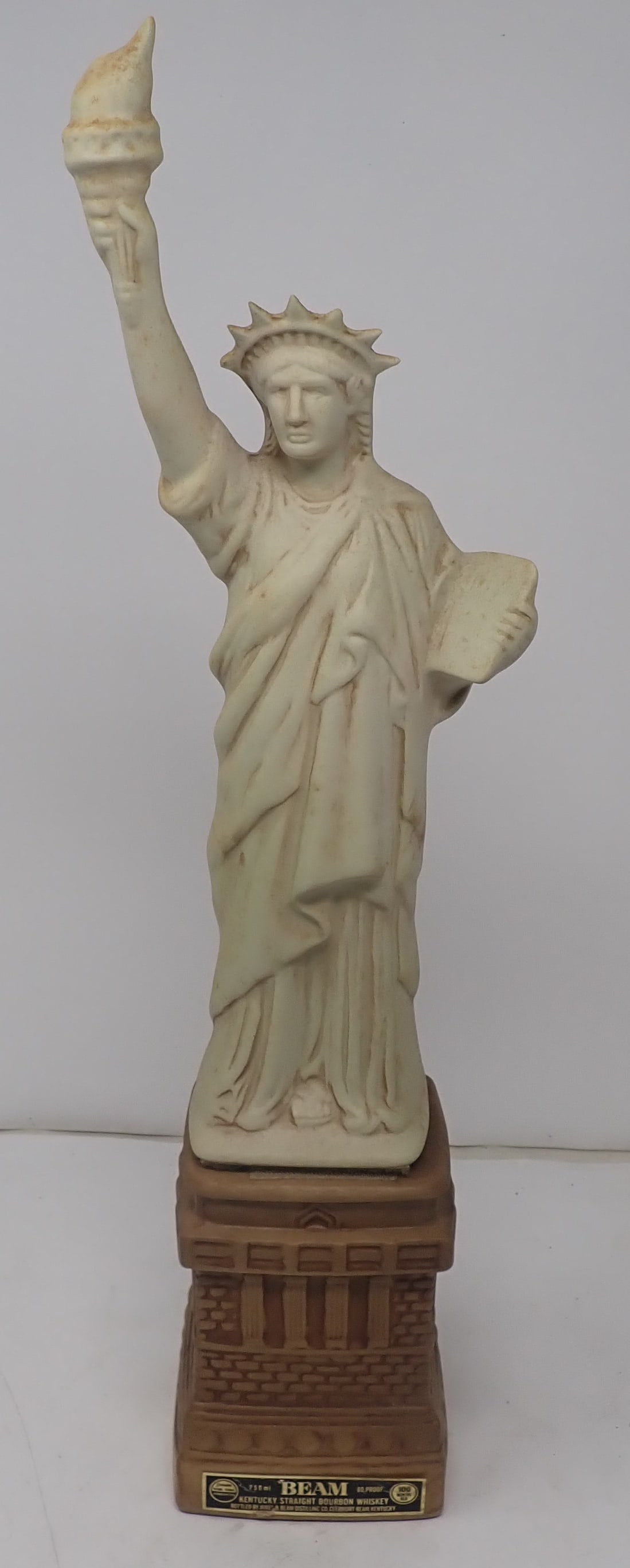 Beam Statue of Liberty Decanter: Approx 20" tall. If there is liquor in it, it must be dumped out before removing ! No in house shipping !