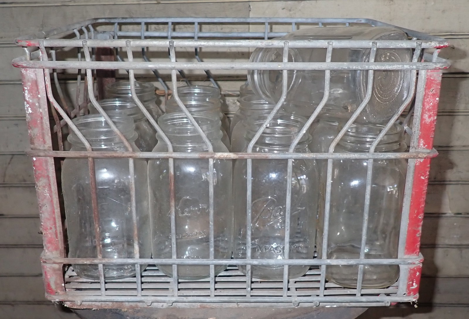 1966 Port Murray Dairy Wire Milk Crate: Crate is approx 12 3/4" x 15 3/4" x 10 5/8" tall. No in house shipping !