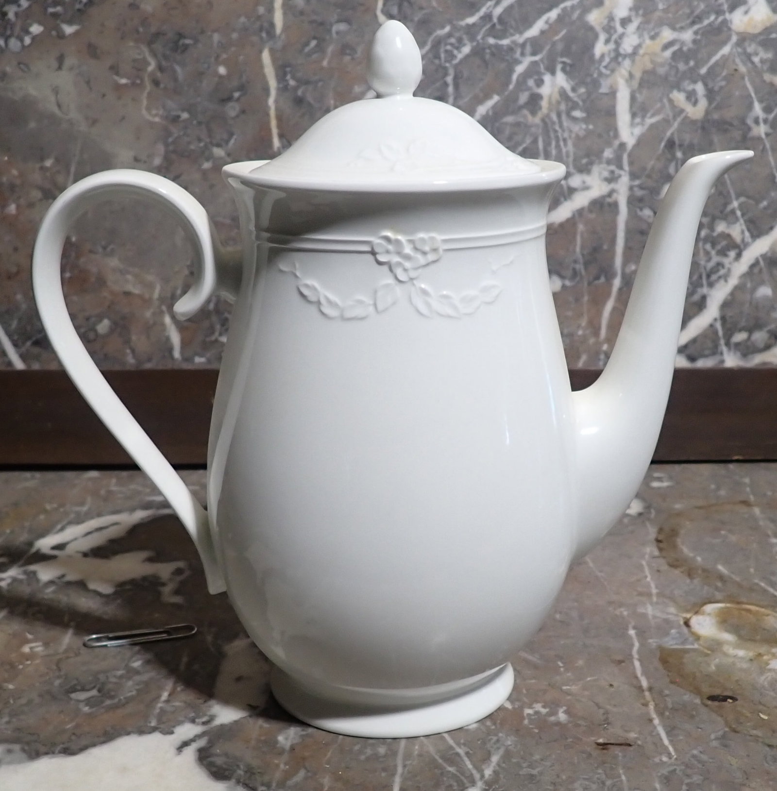 Villeroy & Boch Fiori Weiss Bone China Teapot: Approx 9" tall. Shipping available