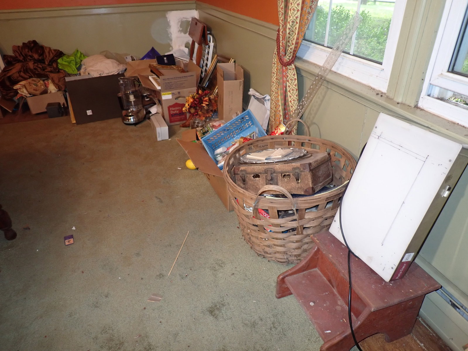 Lot of Misc: Take what you want and leave the rest. No in house shipping !