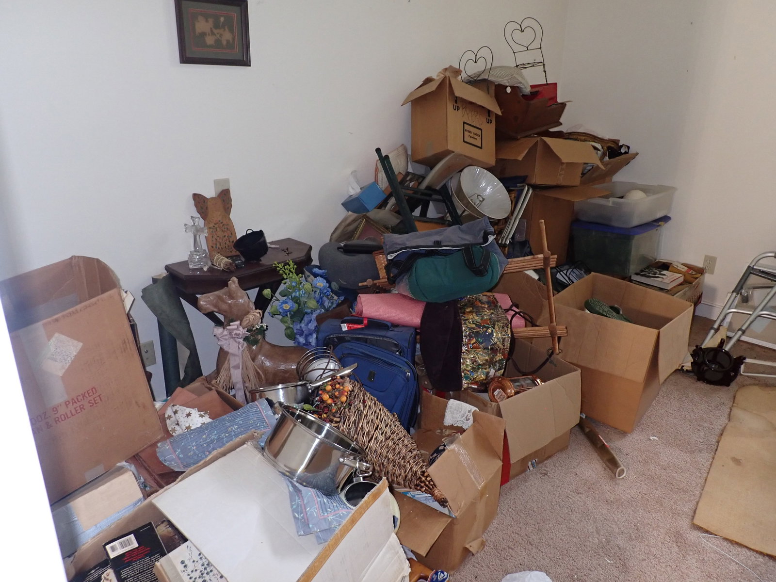 Room Contents: Casio box is empty. Buyer to remove from second floor. Take what you want and leave the rest. No in house shipping !