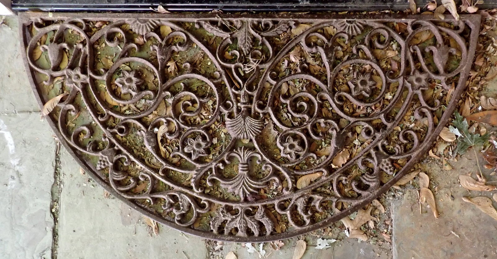 Cast Iron Door Mat: Approx 16 1/2" x 33 1/2". No in house shipping !