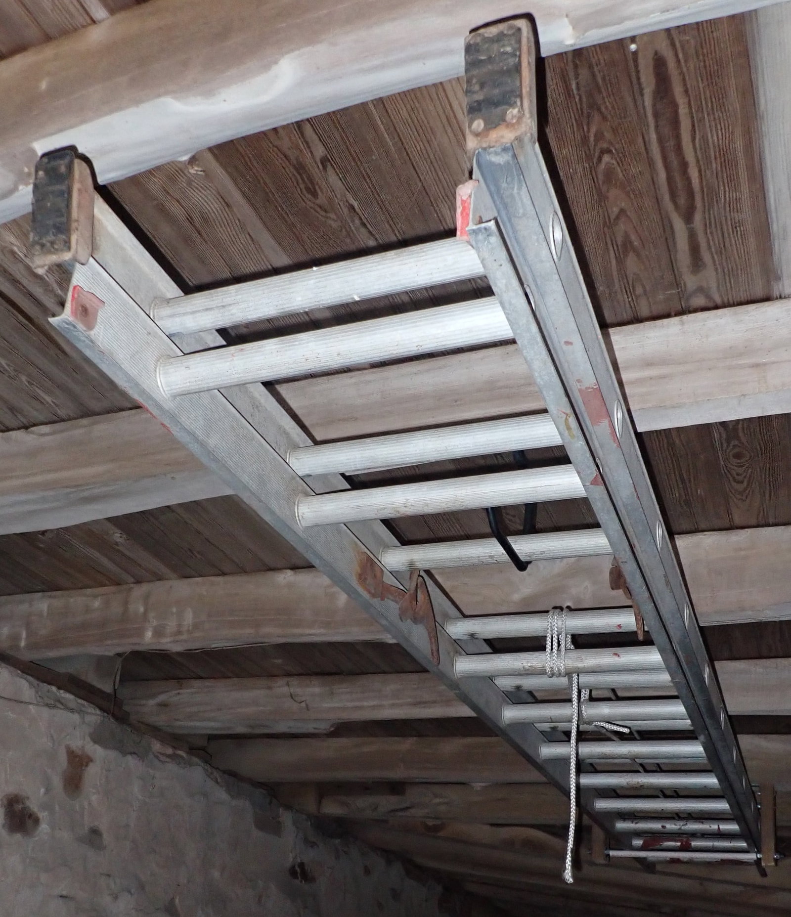 20' Aluminum Extension Ladder: NO in house shipping ! Bring help to remove.