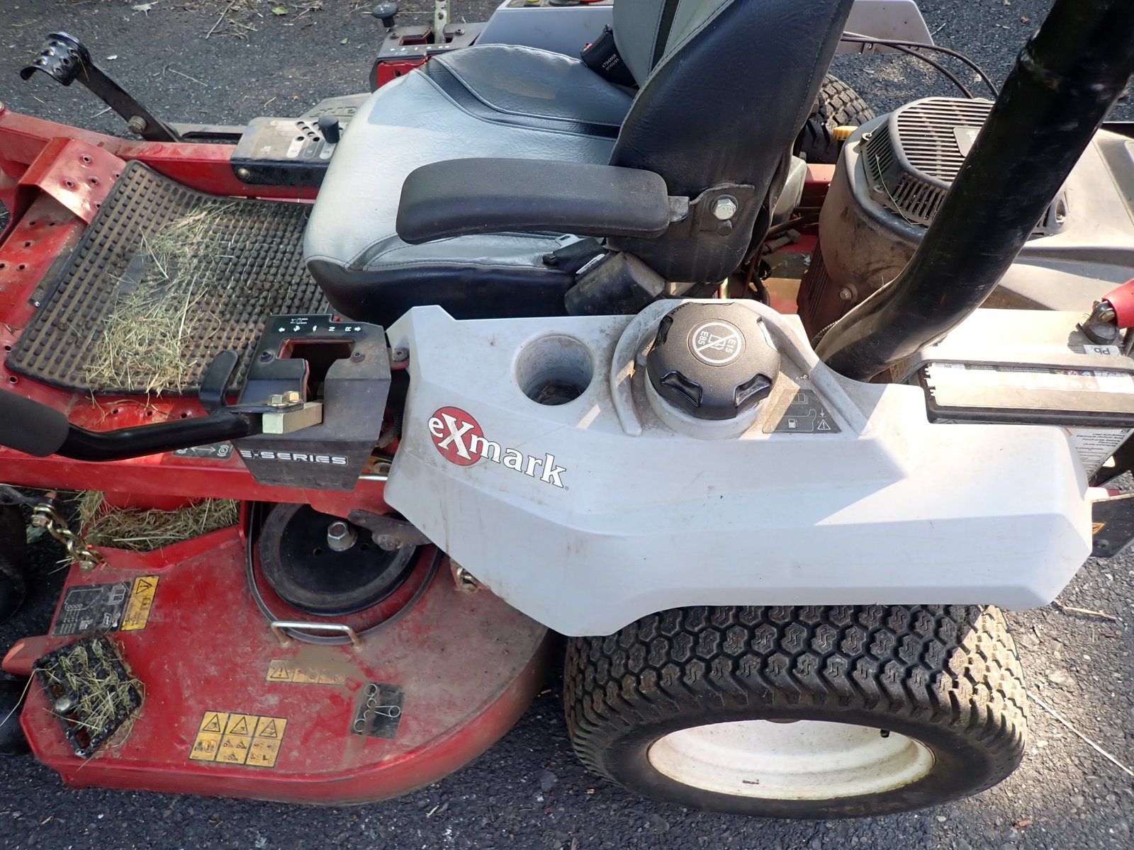 eXmark E- Series Zero Turn Mower - 9