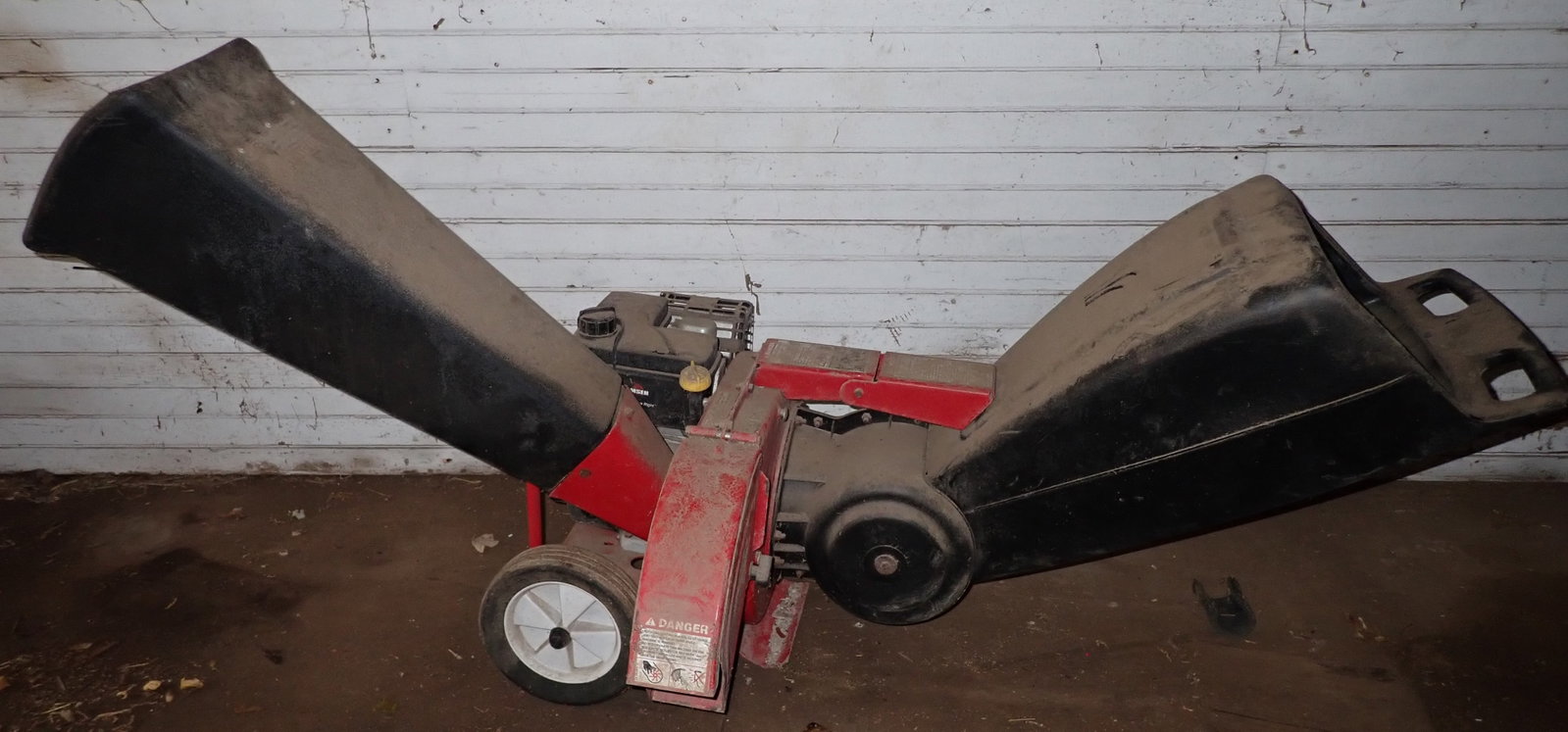 Yard Machines Chipper (1 of 4)
