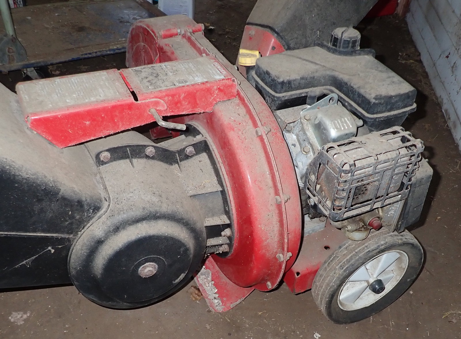 Yard Machines Chipper - 4